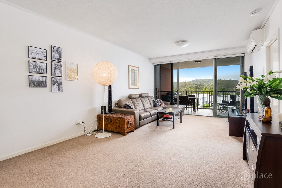 3403/16-28 Surbiton Court, Carindale QLD 4152, Image 2