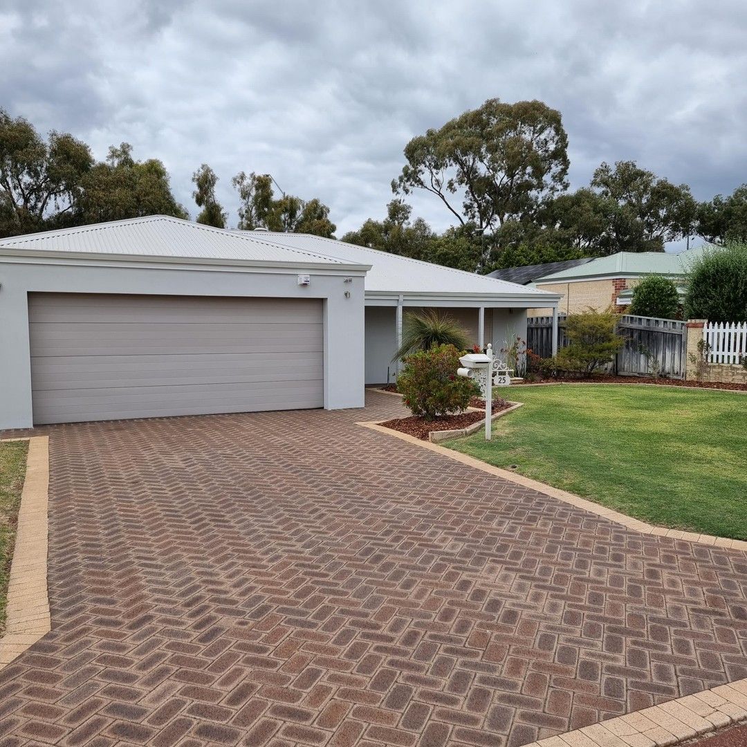 4 bedrooms House in 25 Allanson Retreat GWELUP WA, 6018