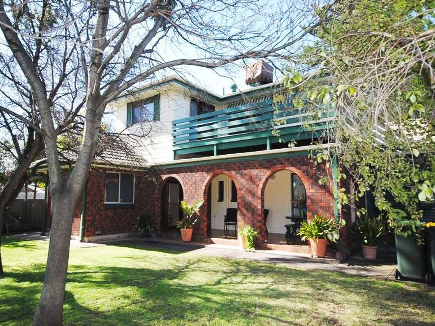 6 bedrooms House in 2 Byron Avenue PLYMPTON PARK SA, 5038