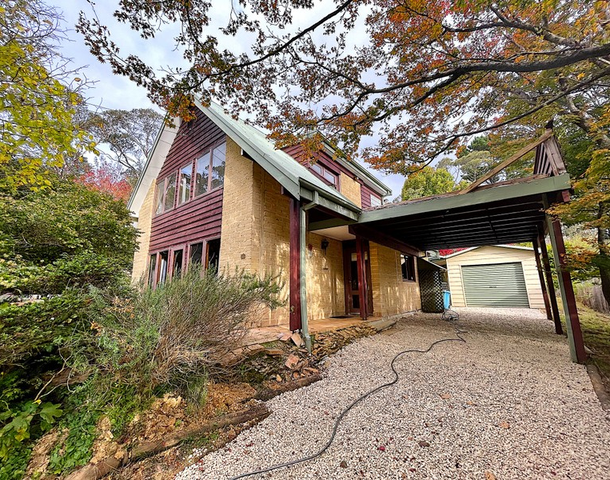 10 Waratah Road, Wentworth Falls NSW 2782