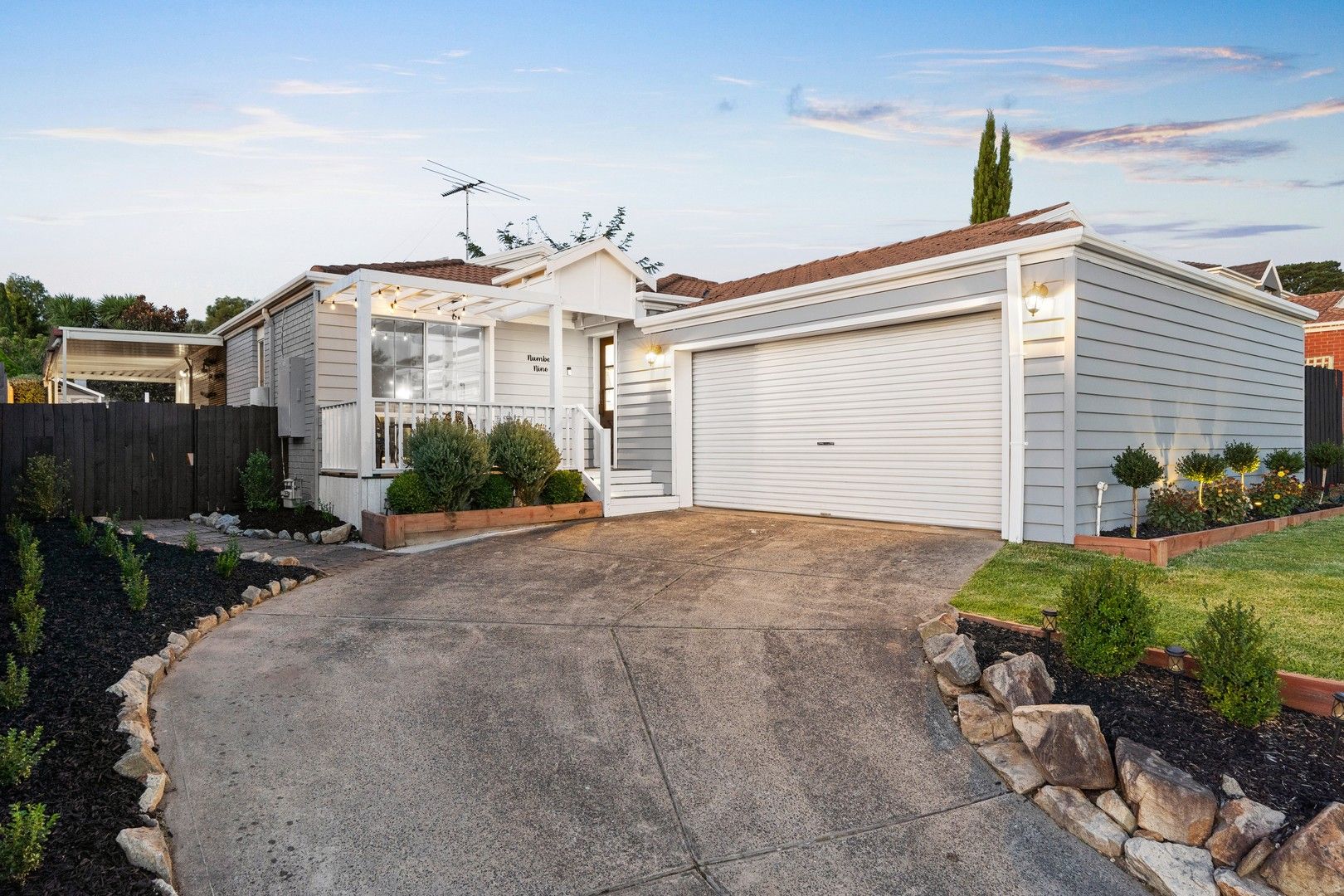 3 bedrooms House in 9 Villawood Place BERWICK VIC, 3806