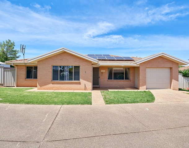 4/133 Cowabbie Street, Coolamon NSW 2701