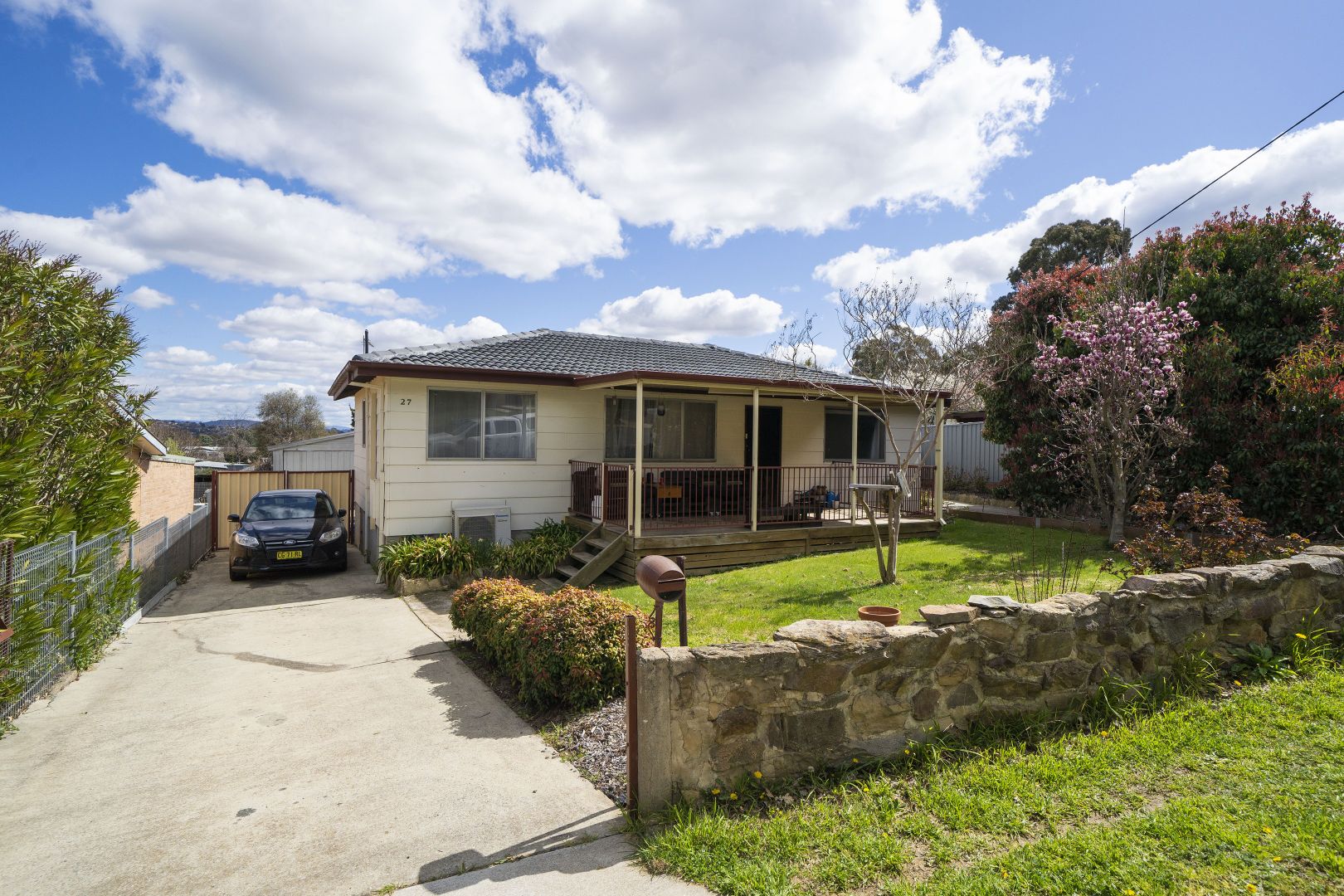 27a & 27b Elizabeth Cresent, Queanbeyan East NSW 2620, Image 1