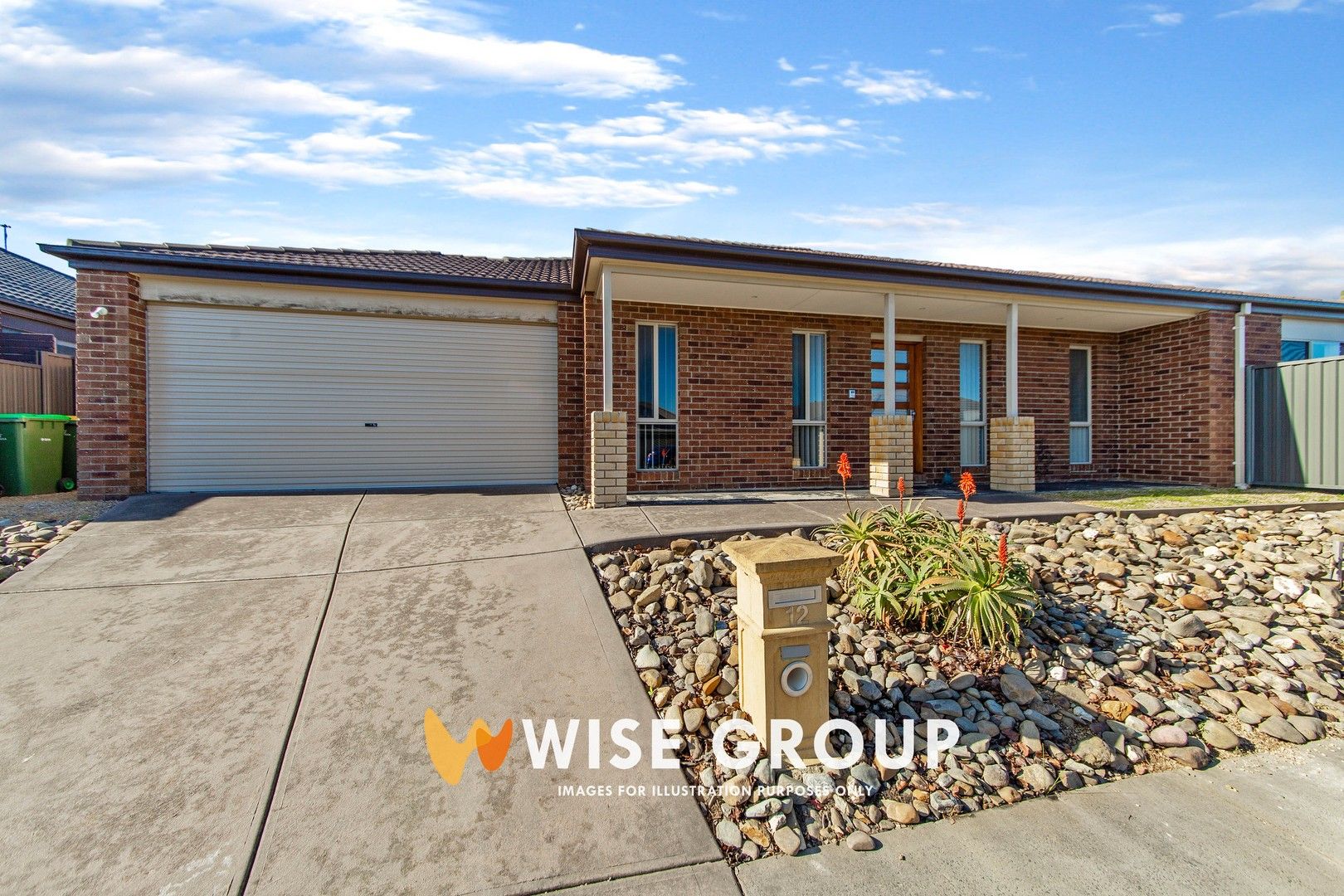 4 bedrooms House in 12 Lawrence Close PAKENHAM VIC, 3810