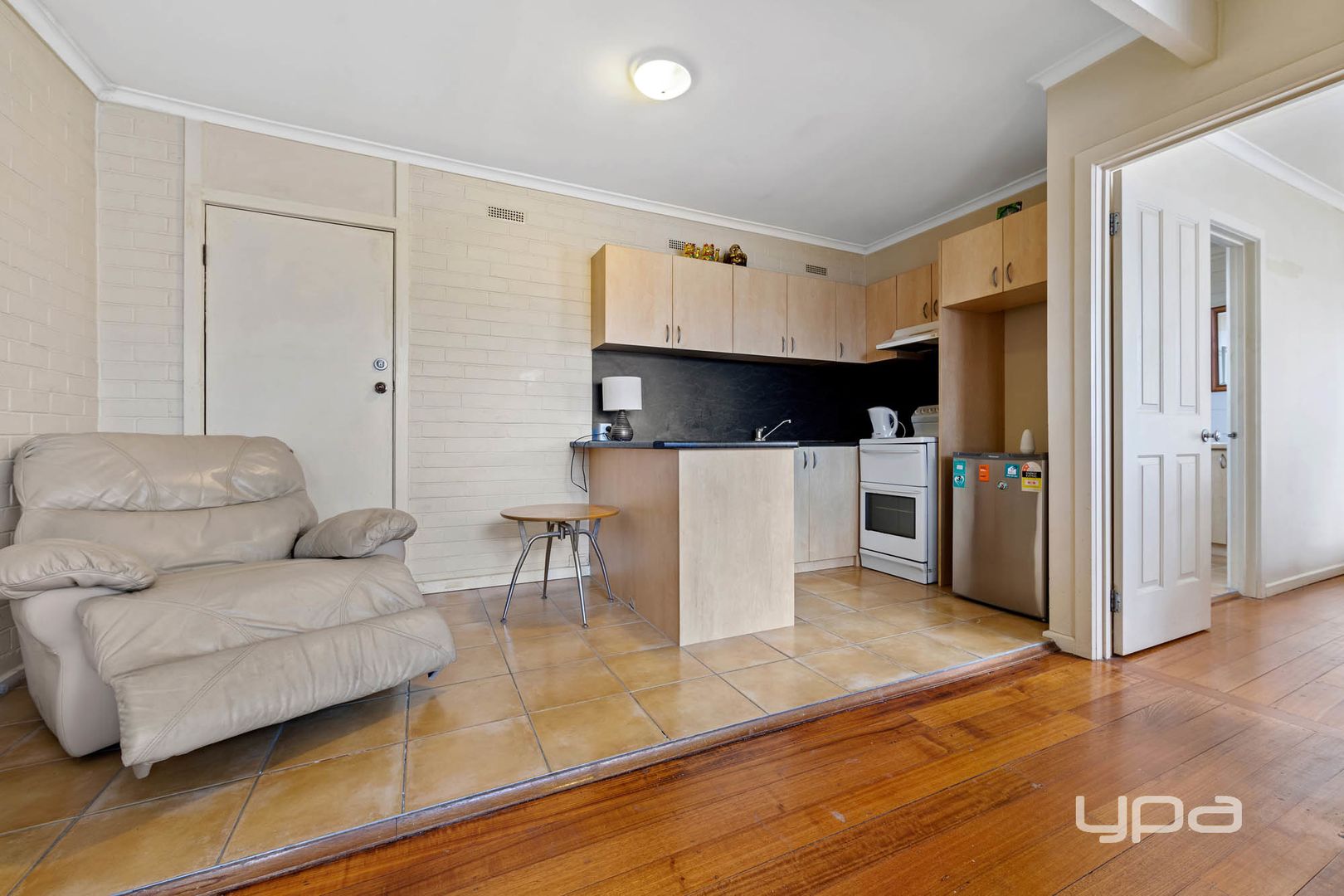 2/26 Hampshire Road, Sunshine VIC 3020 Domain