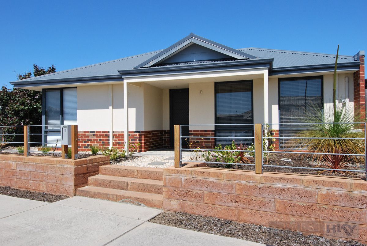 3 bedrooms House in 8 Midgegooroo Street ELLENBROOK WA, 6069