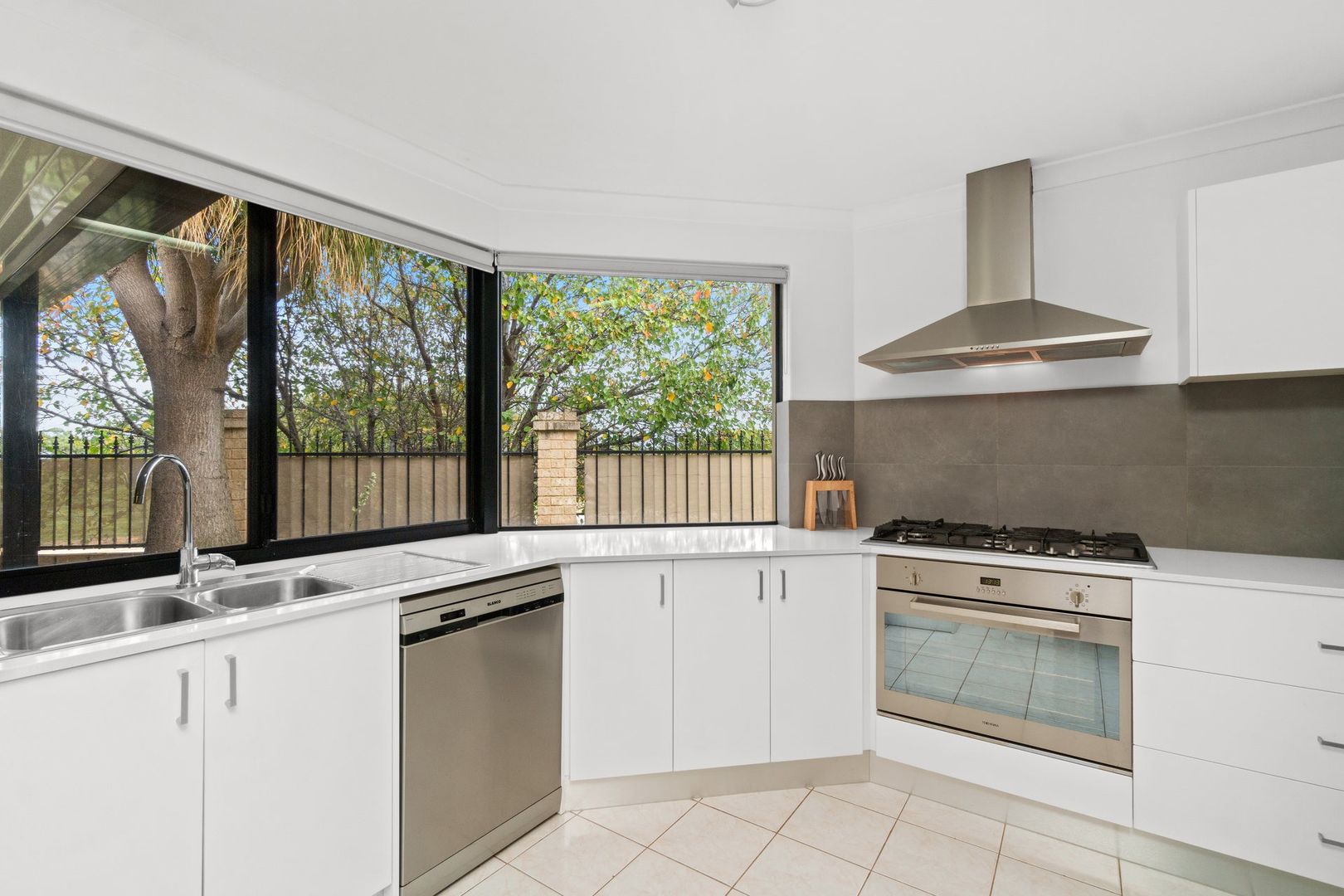 2/102 Millcrest Street, Doubleview WA 6018, Image 2