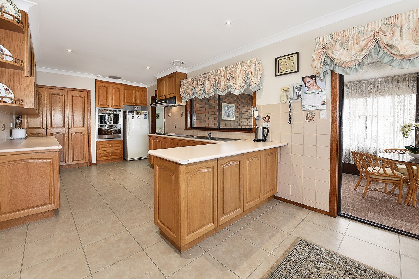 4 Larwood Close, Avondale Heights VIC 3034, Image 2