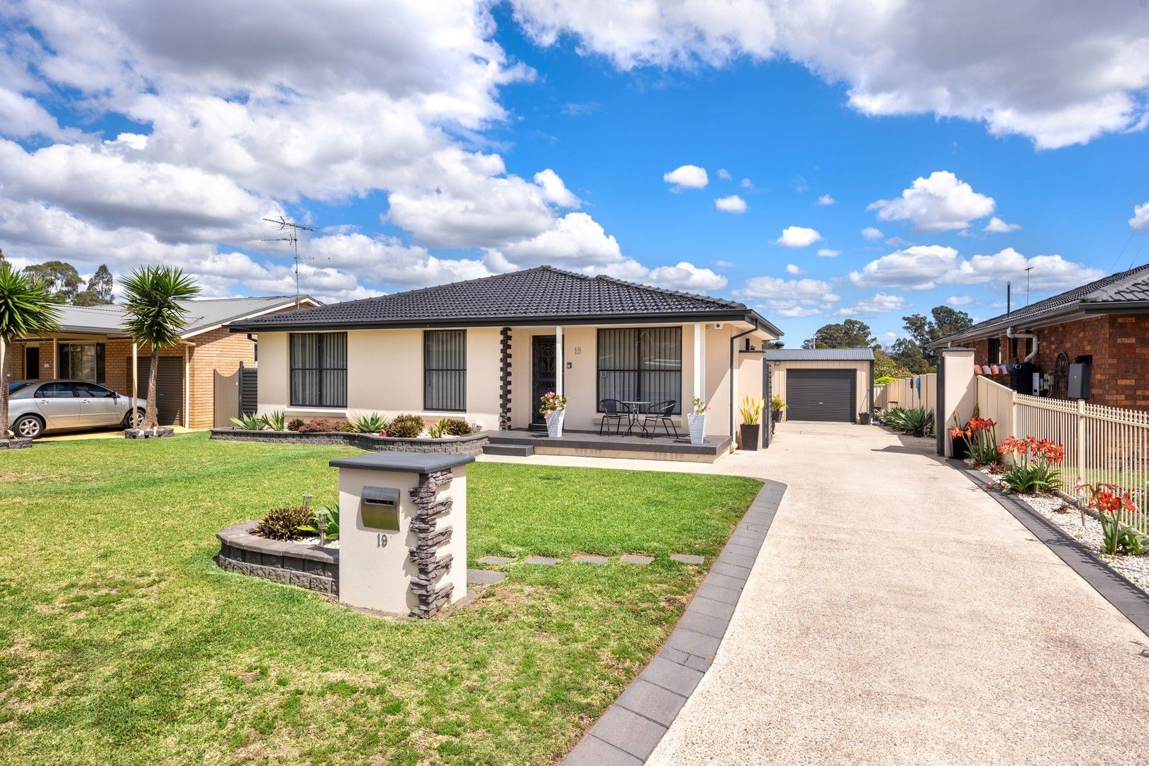 5 bedrooms House in 19 Grange Crescent CAMBRIDGE GARDENS NSW, 2747