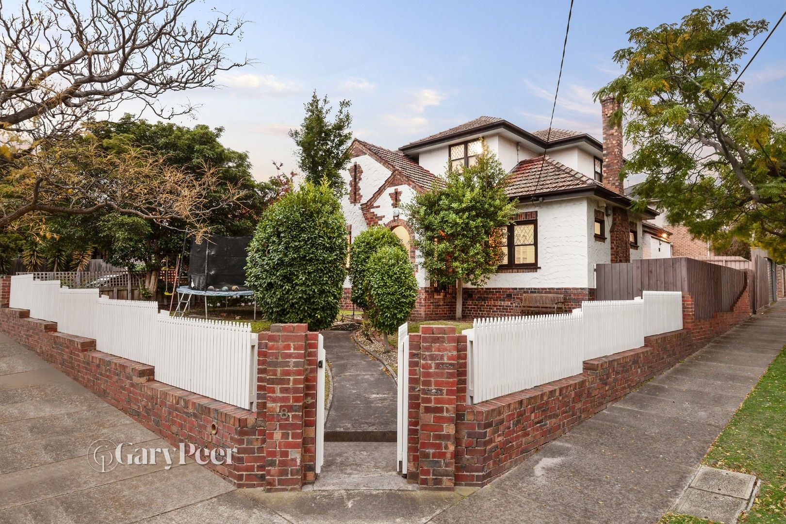 4 bedrooms House in 8 Saturn Street CAULFIELD SOUTH VIC, 3162