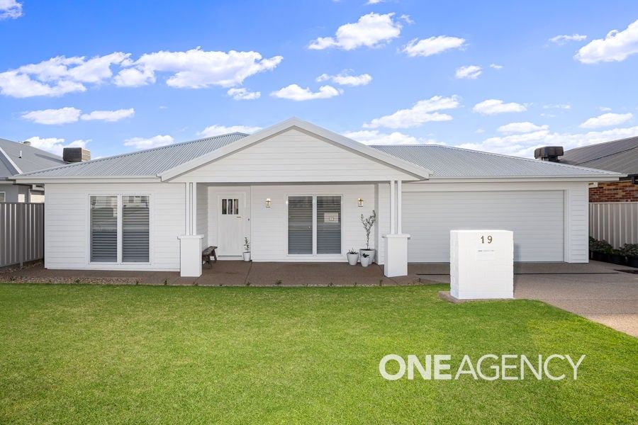 19 DALLAS AVENUE, Gobbagombalin NSW 2650, Image 1