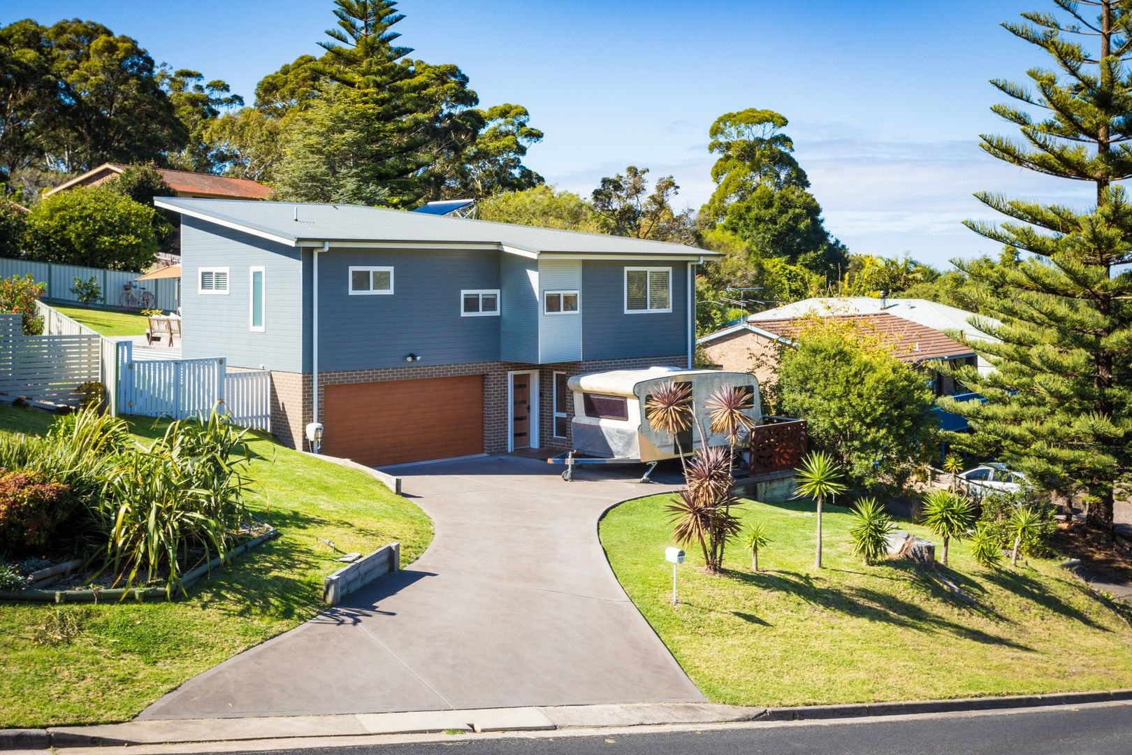 3 bedrooms House in 99 Surf Circle TURA BEACH NSW, 2548