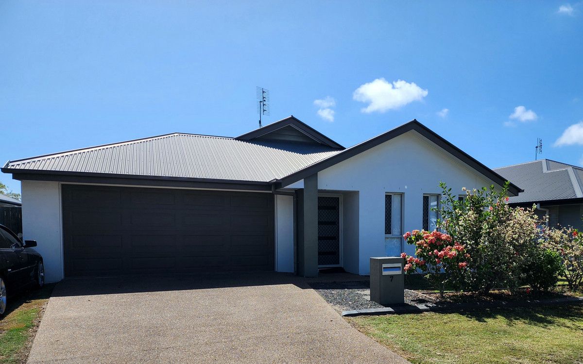 4 bedrooms House in 7 Lillee Court URANGAN QLD, 4655