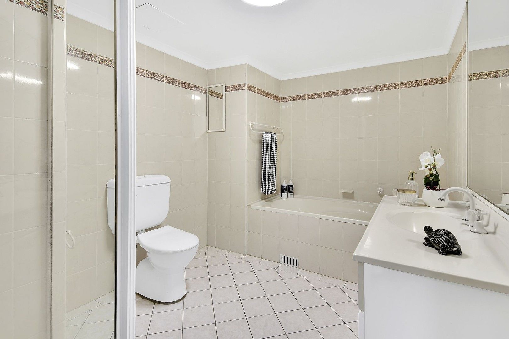 2 bedrooms Apartment / Unit / Flat in 37/19-23 Herbert Street ST LEONARDS NSW, 2065
