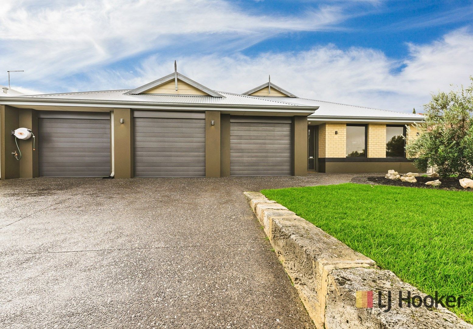 11 Bardeen Pass, Carramar WA 6031