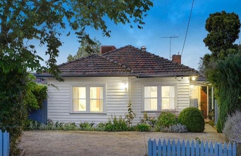 25 Kingsley Crescent, Mont Albert Property History & Address Research