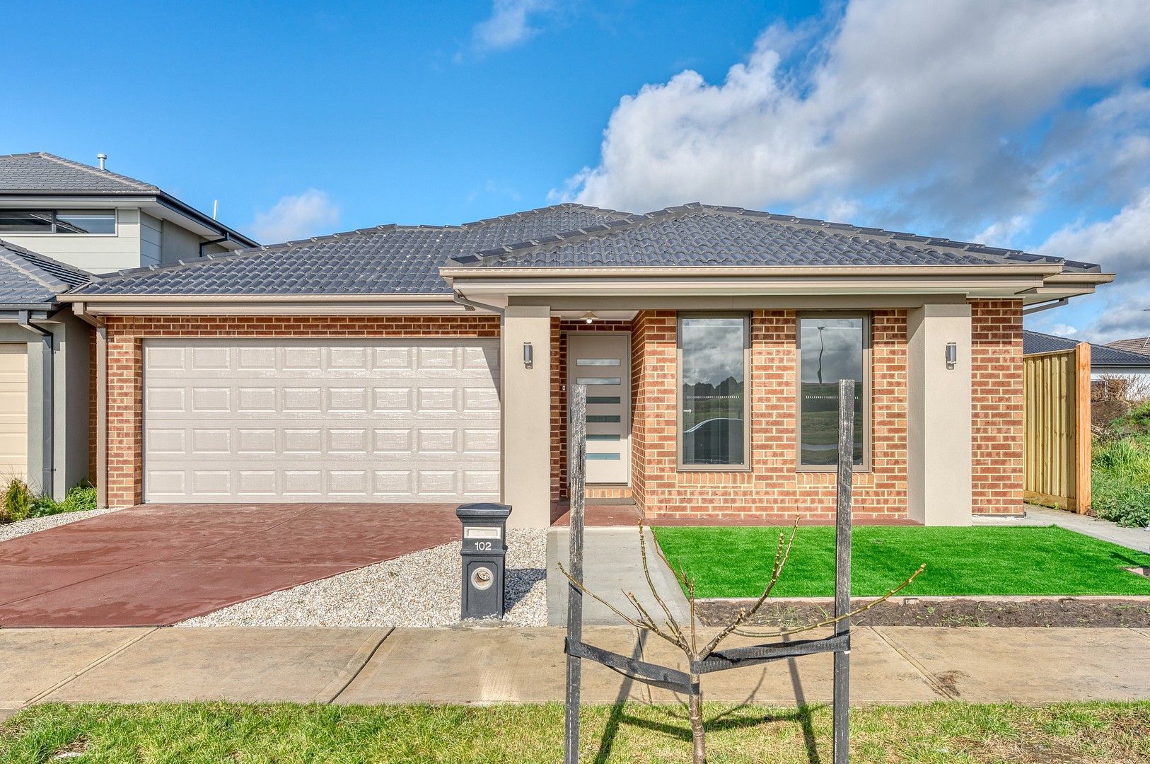 4 bedrooms House in 102 Artemis Drive CRANBOURNE EAST VIC, 3977