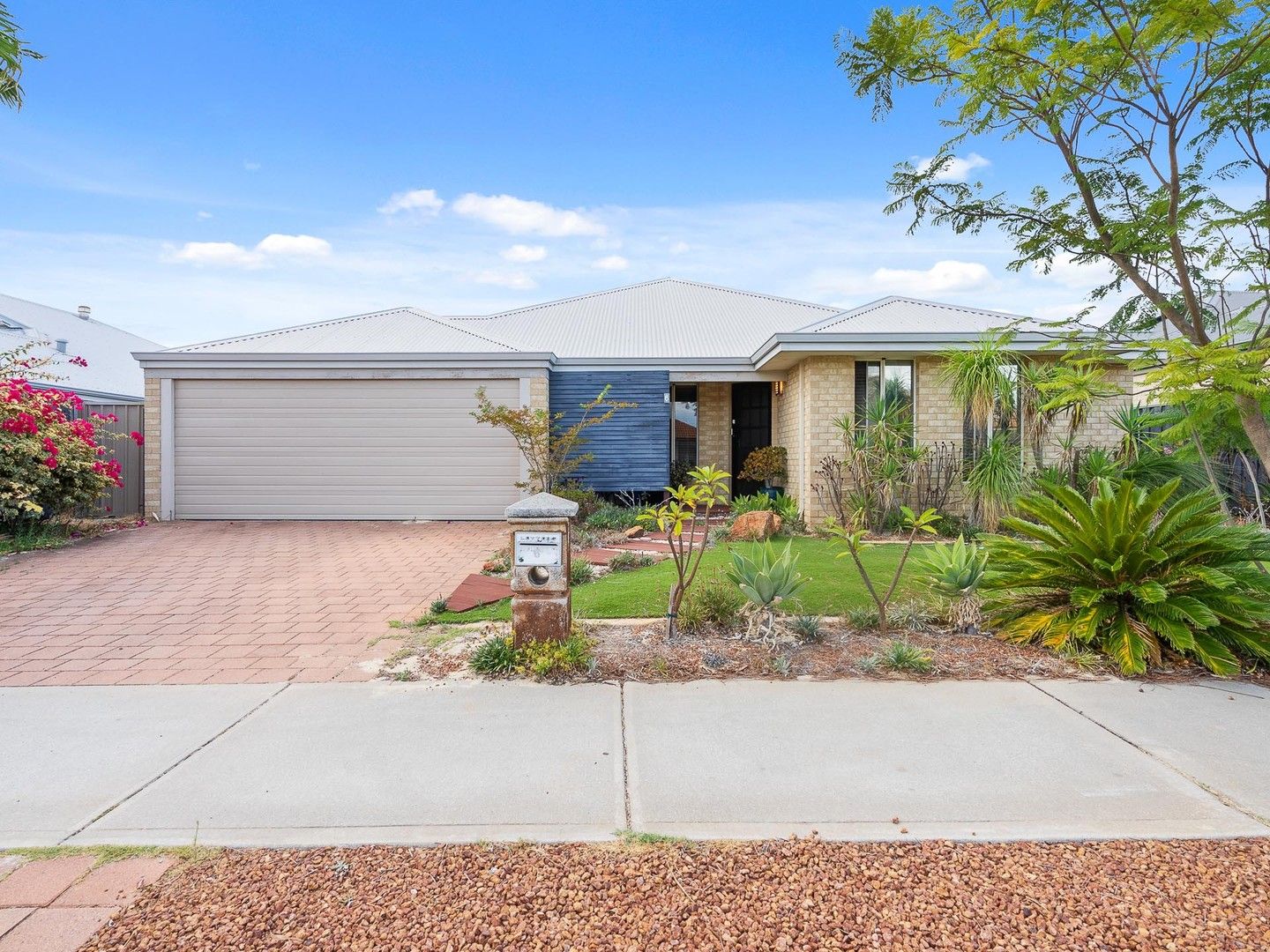 4 bedrooms House in 6 Bonsall Drive ELLENBROOK WA, 6069