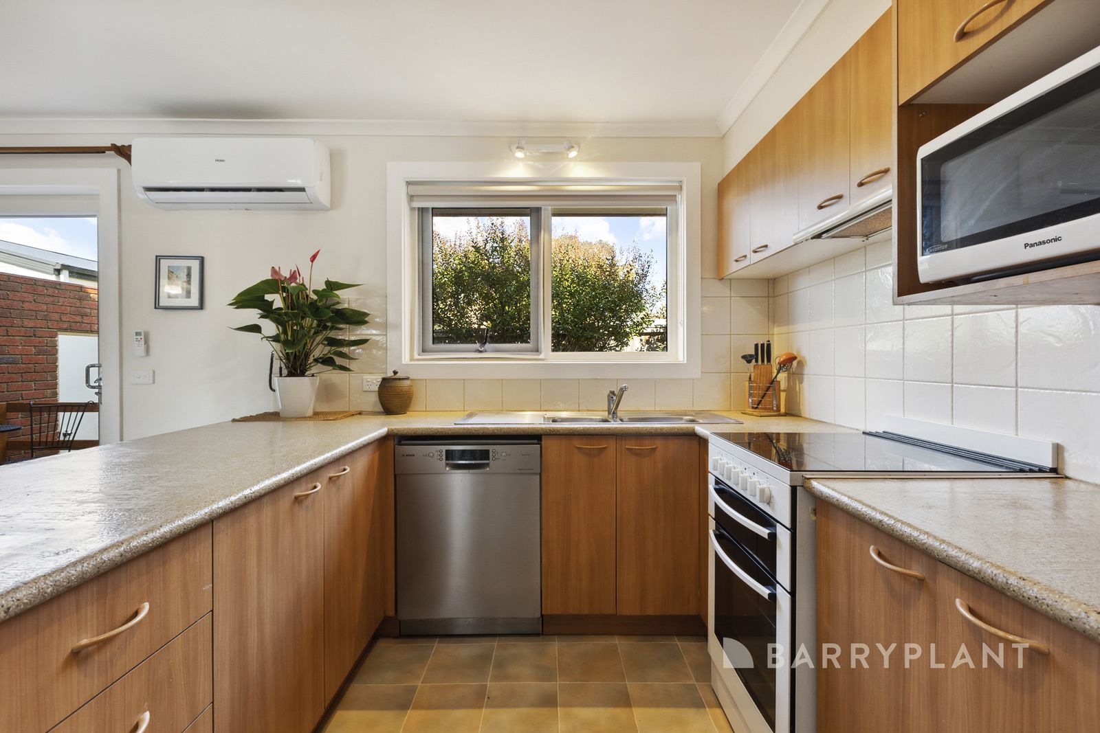 2/10 Morshead Avenue, Mount Waverley VIC 3149, Image 2