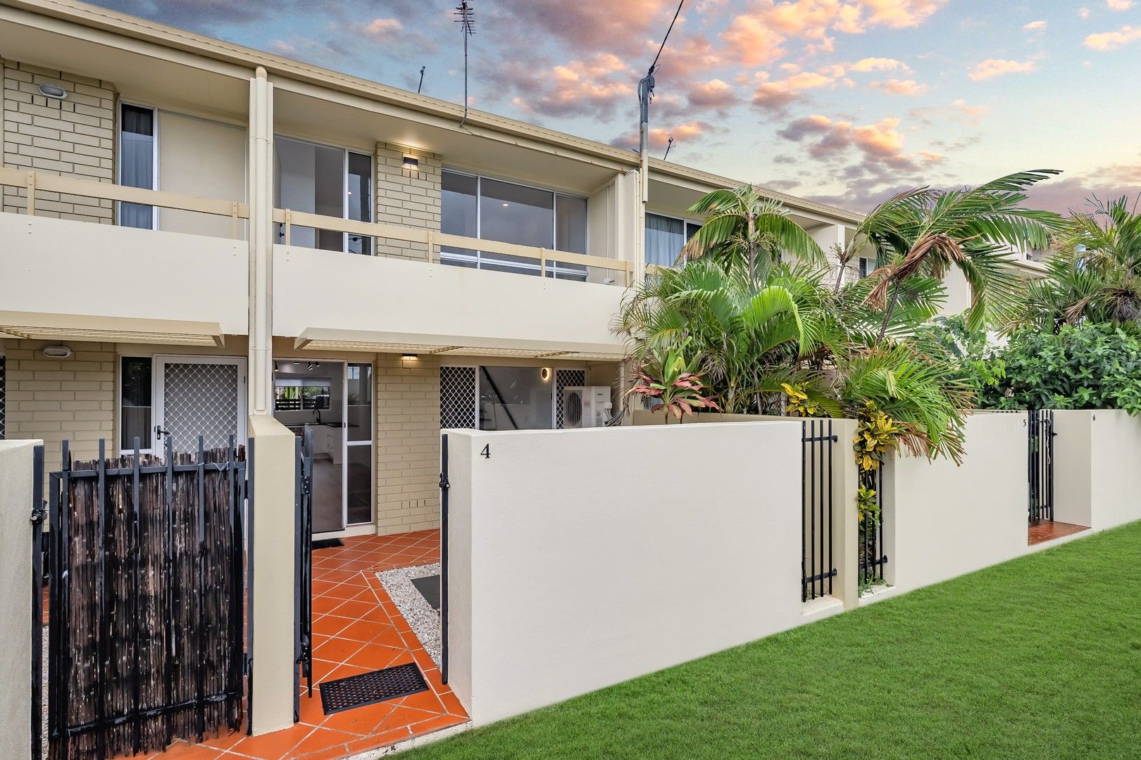 2 bedrooms Townhouse in 4/22 Stuart Street NORTH WARD QLD, 4810