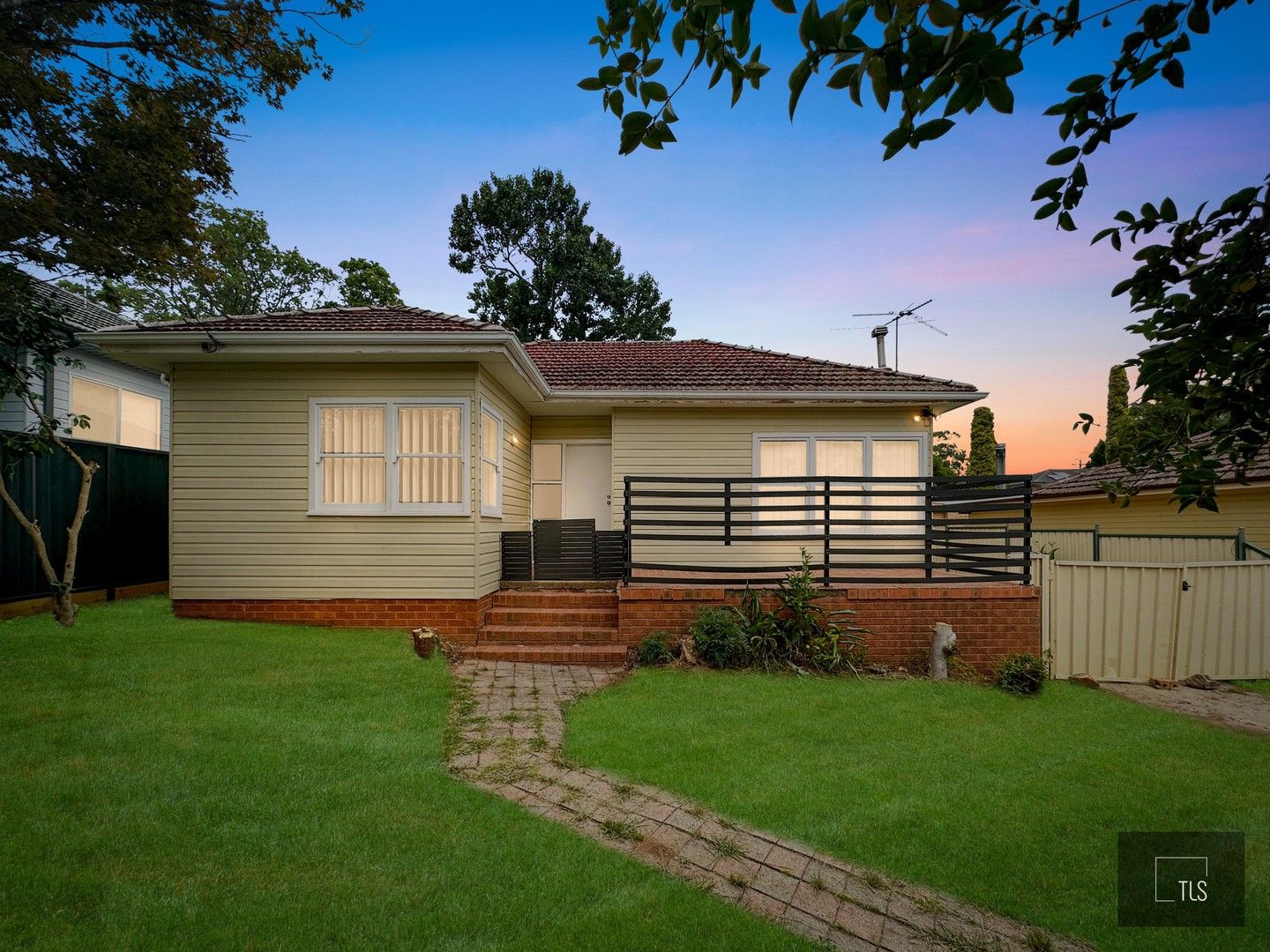 4 bedrooms House in 7 Mereil St CAMPBELLTOWN NSW, 2560