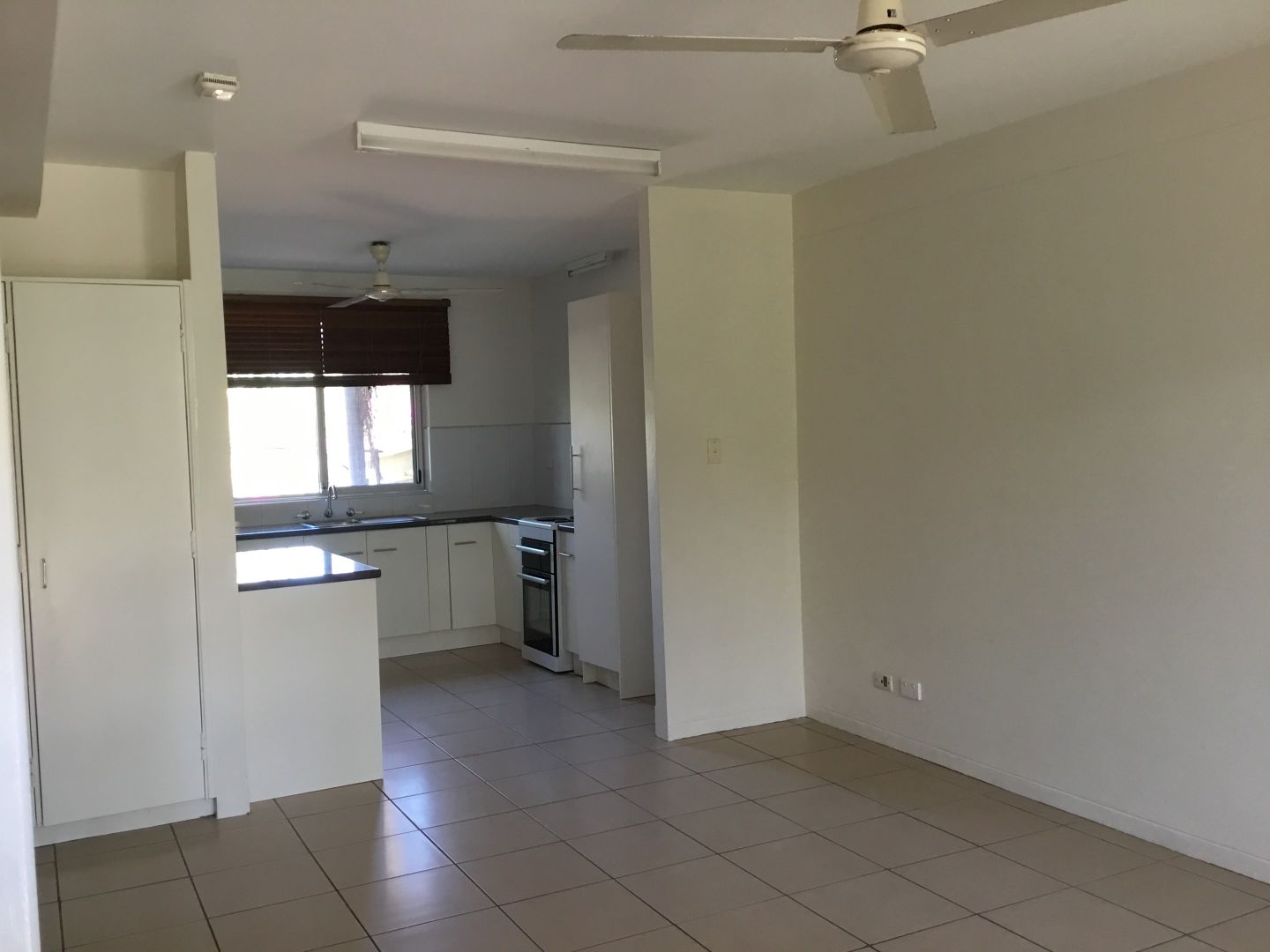 3/2 Easther Court, Coconut Grove NT 0810, Image 2