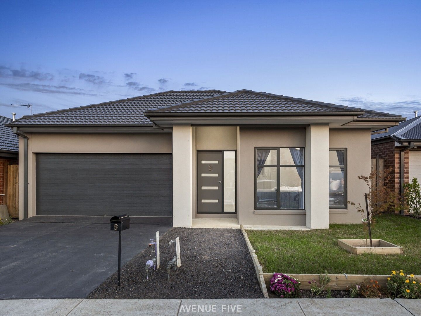 4 bedrooms House in 5 Silver Oak Way MOUNT DUNEED VIC, 3217