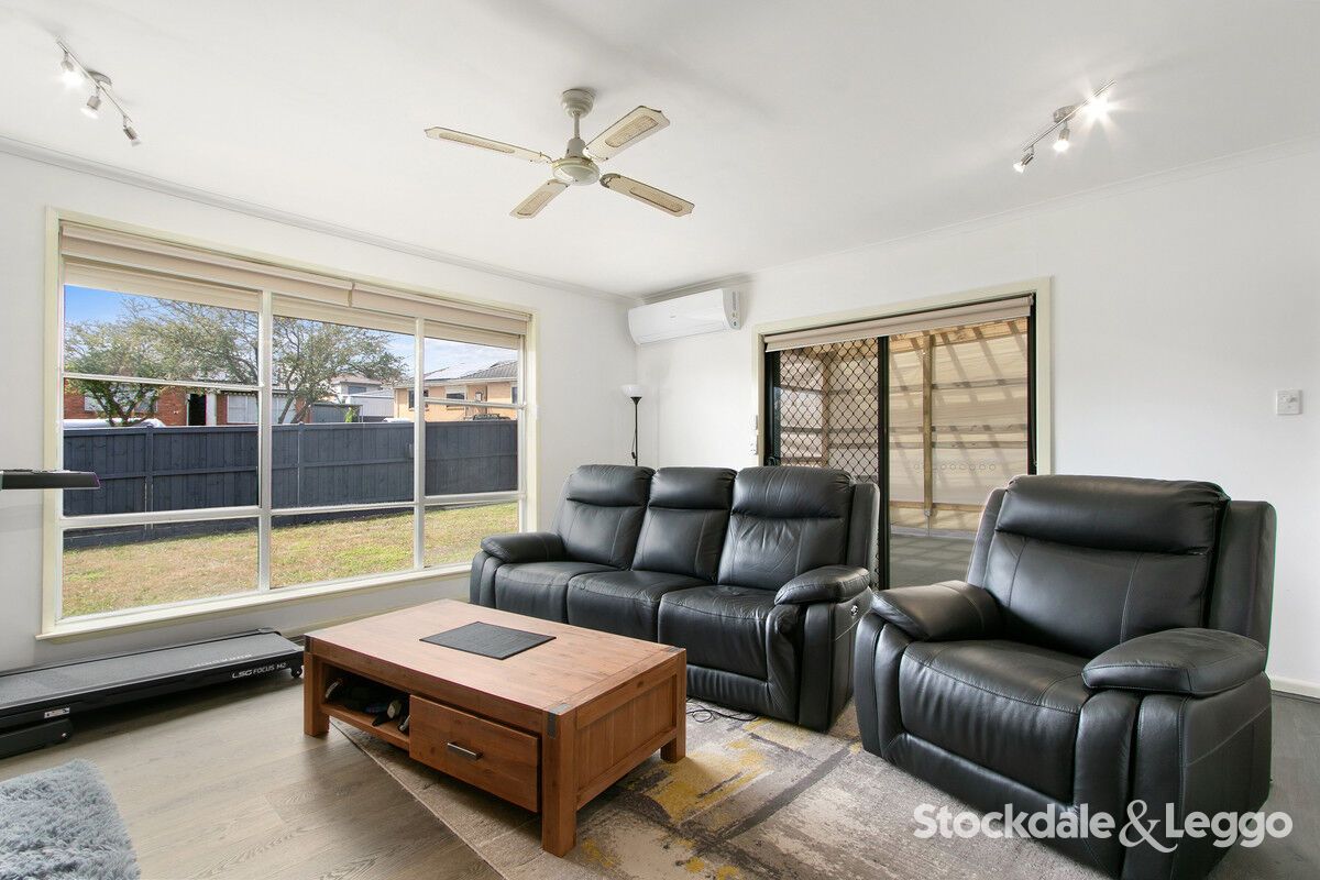 5 Heesom Crescent, Churchill VIC 3842, Image 2