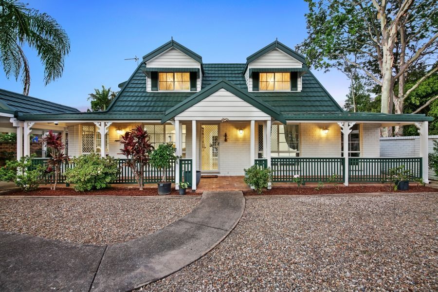 3 bedrooms House in 3 Darnay Road BROADBEACH WATERS QLD, 4218