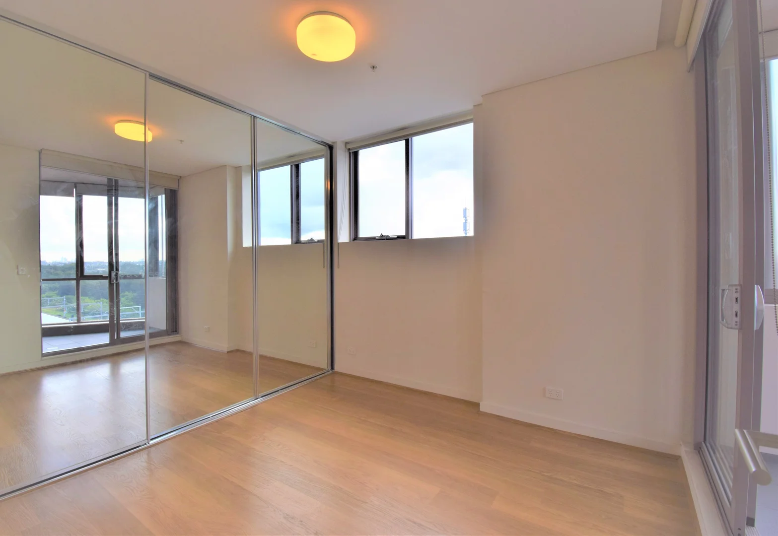 Additional image 6 of 501/2 Discovery Point Place, Wolli Creek NSW 2205