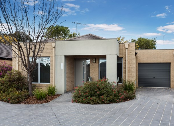 2/7A Curtin Street, Kennington VIC 3550