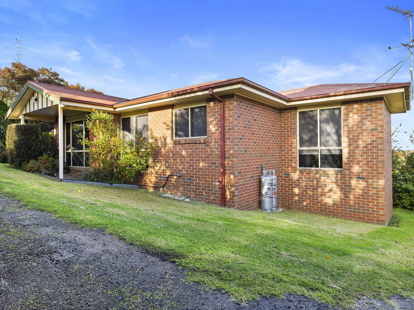 2/24A Bellingham Street, Leongatha VIC 3953, Image 0