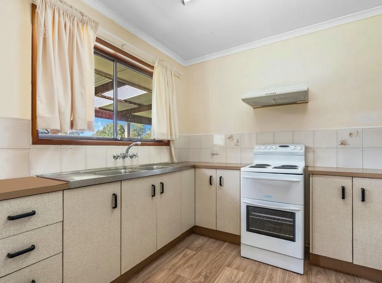 Additional image 3 of 39 Silvertop St, Hillcrest QLD 4118