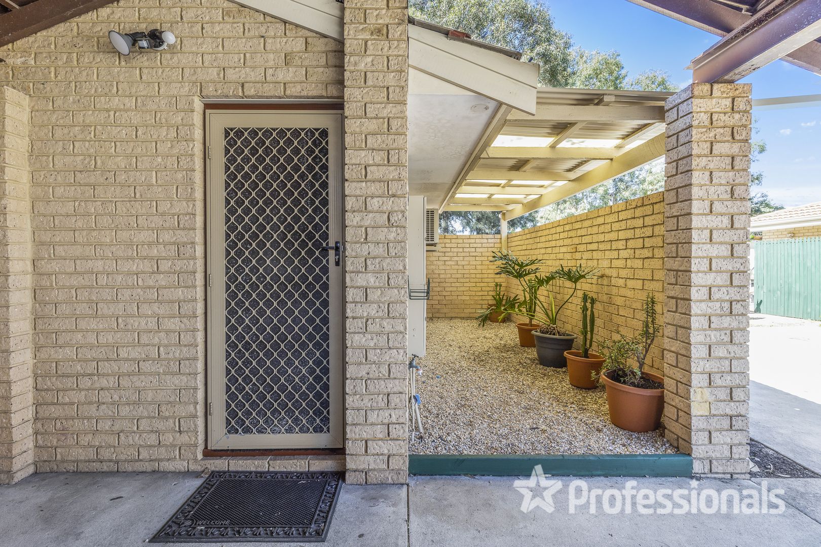 17/15 Honeysuckle Close, Ballajura WA 6066, Image 2