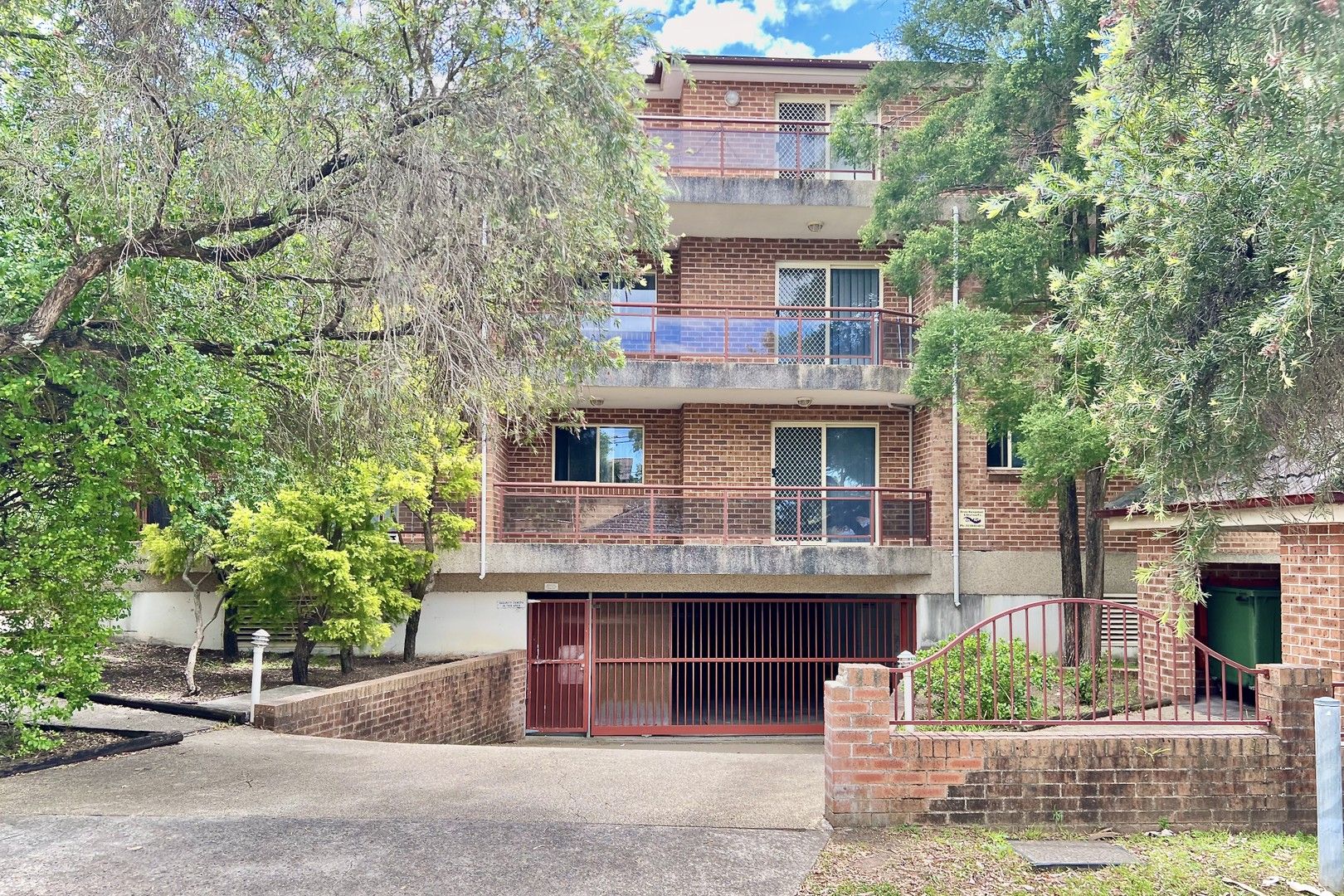 3 bedrooms Apartment / Unit / Flat in 4/4-6 De Witt Street BANKSTOWN NSW, 2200