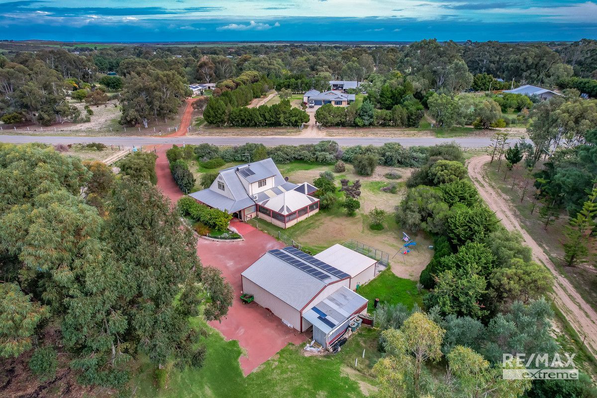 118 Sovereign Hill Drive, Gabbadah WA 6041, Image 2