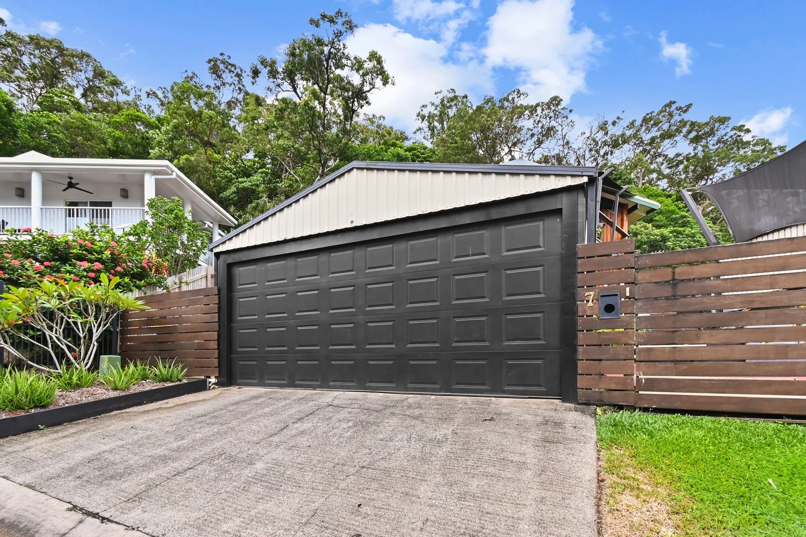 7 THORNTON COURT, White Rock QLD 4868