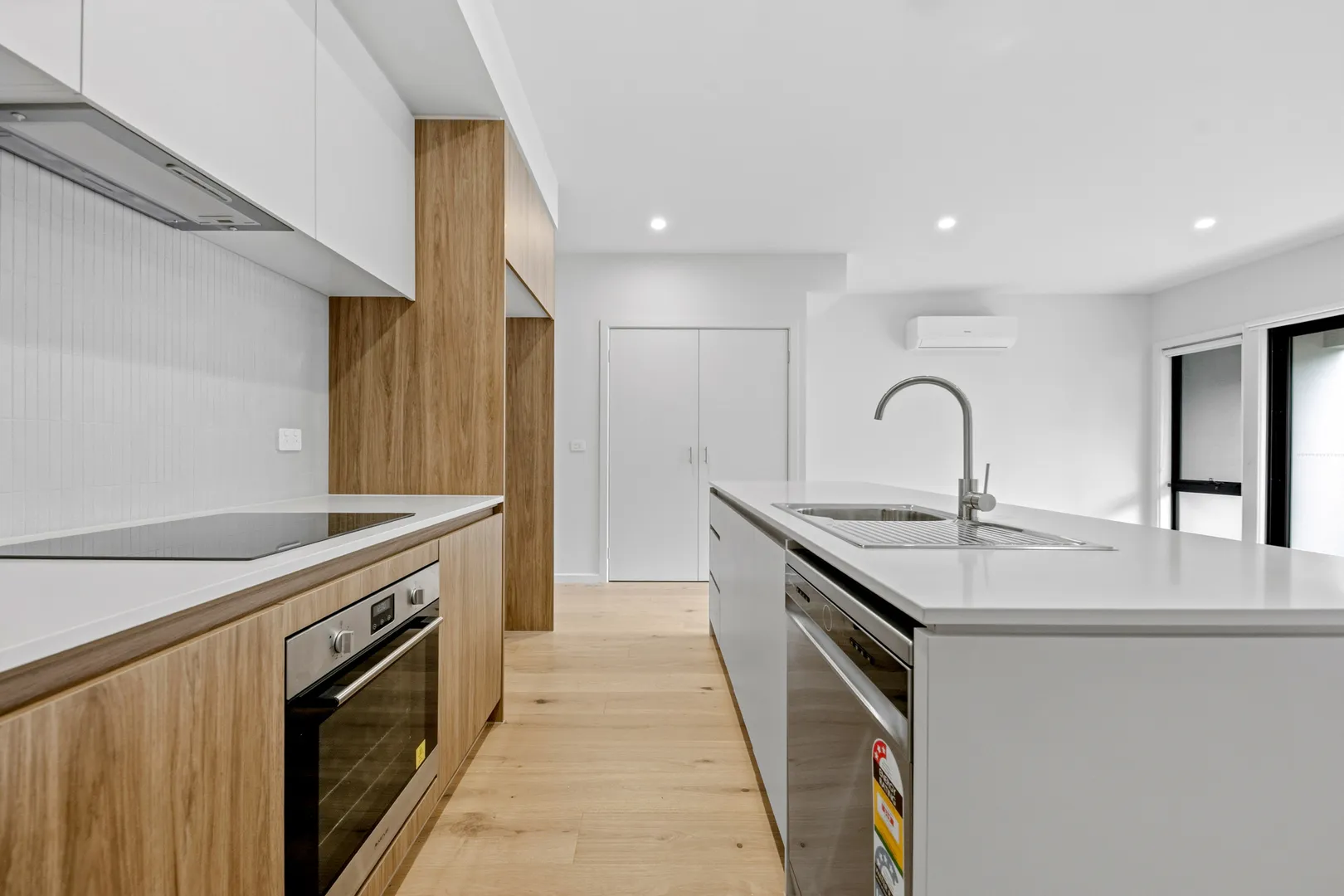 Brand New Spacious Family Living in Point Cook - Widok 2
