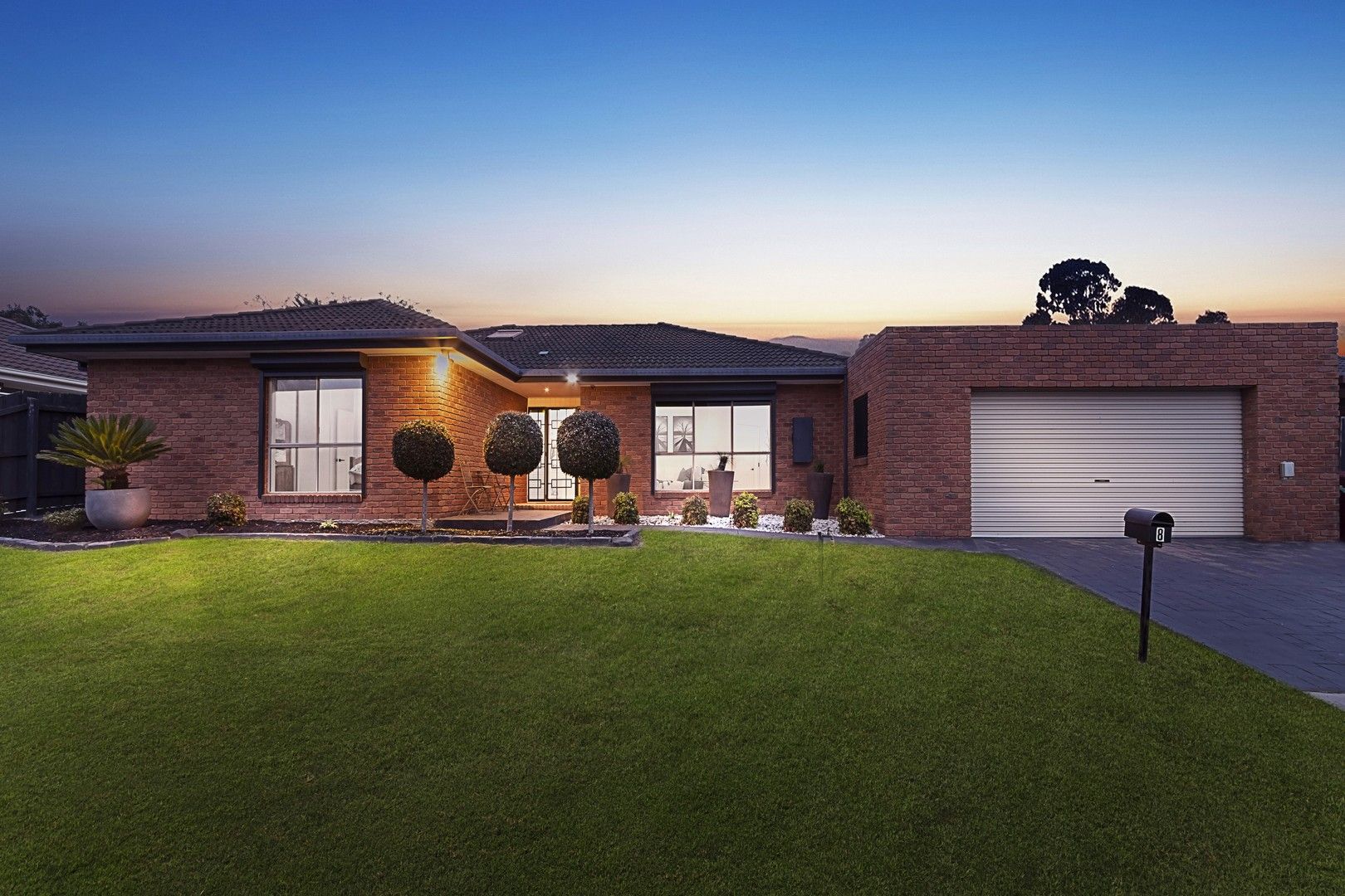 4 bedrooms House in 8 Toirram Crescent CRANBOURNE VIC, 3977