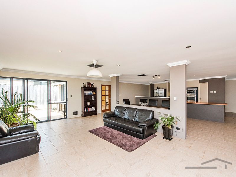 15 Waratah Circle, Halls Head WA 6210, Image 1