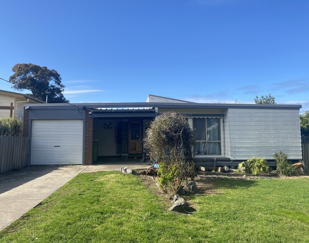 14 West Crescent, Lakes Entrance VIC 3909