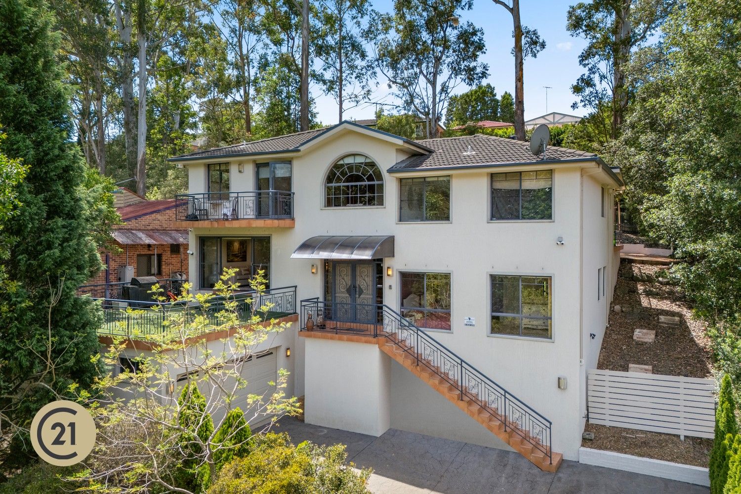 6 bedrooms House in 16 Woodglen Place CHERRYBROOK NSW, 2126