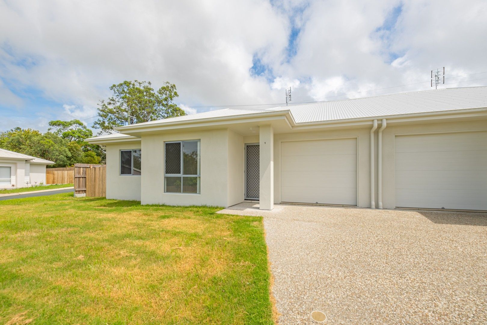 2 bedrooms Duplex in 1 Bimbadean Circuit SOUTHSIDE QLD, 4570