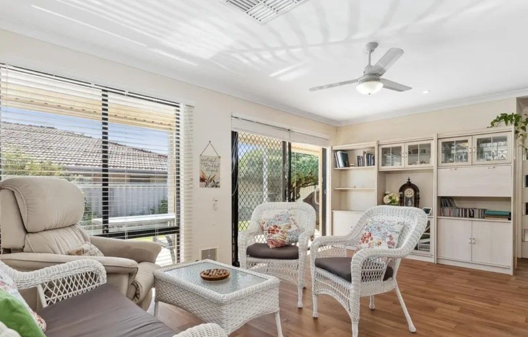 4 bedrooms House in 194 Currie Street WARNBRO WA, 6169