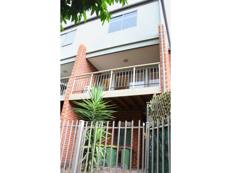 3 bedrooms Townhouse in 7 Rimfire Walk MARIBYRNONG VIC, 3032