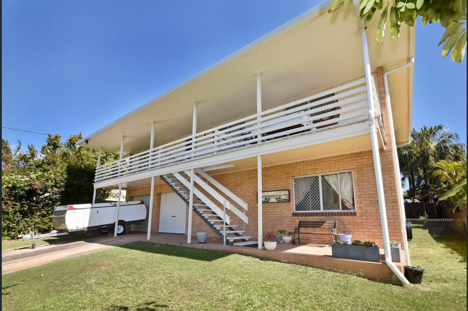 1 Gemson Crescent, Moffat Beach Property History & Address Research