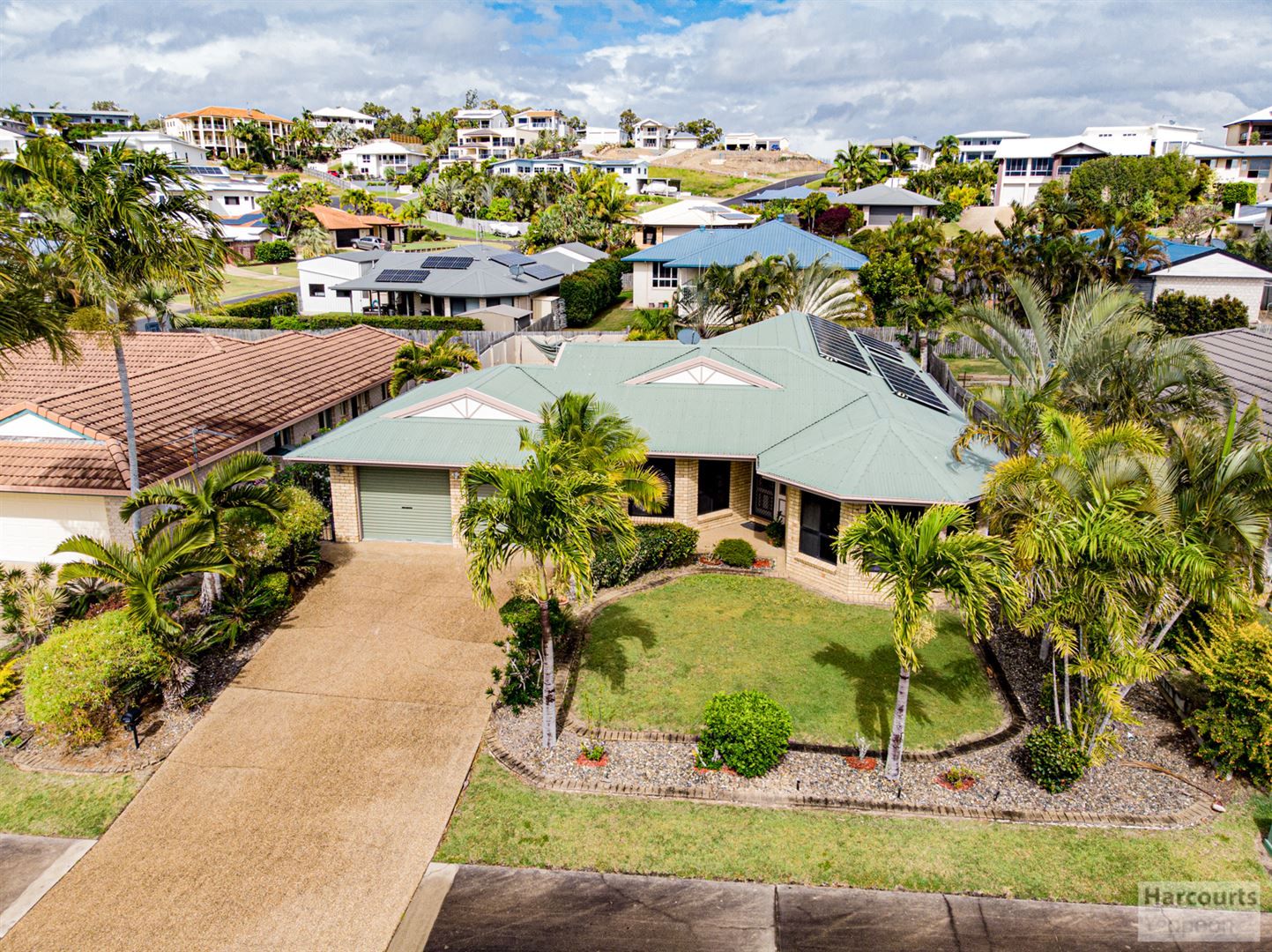 4 bedrooms House in 19 Frangipani Drive LAMMERMOOR QLD, 4703