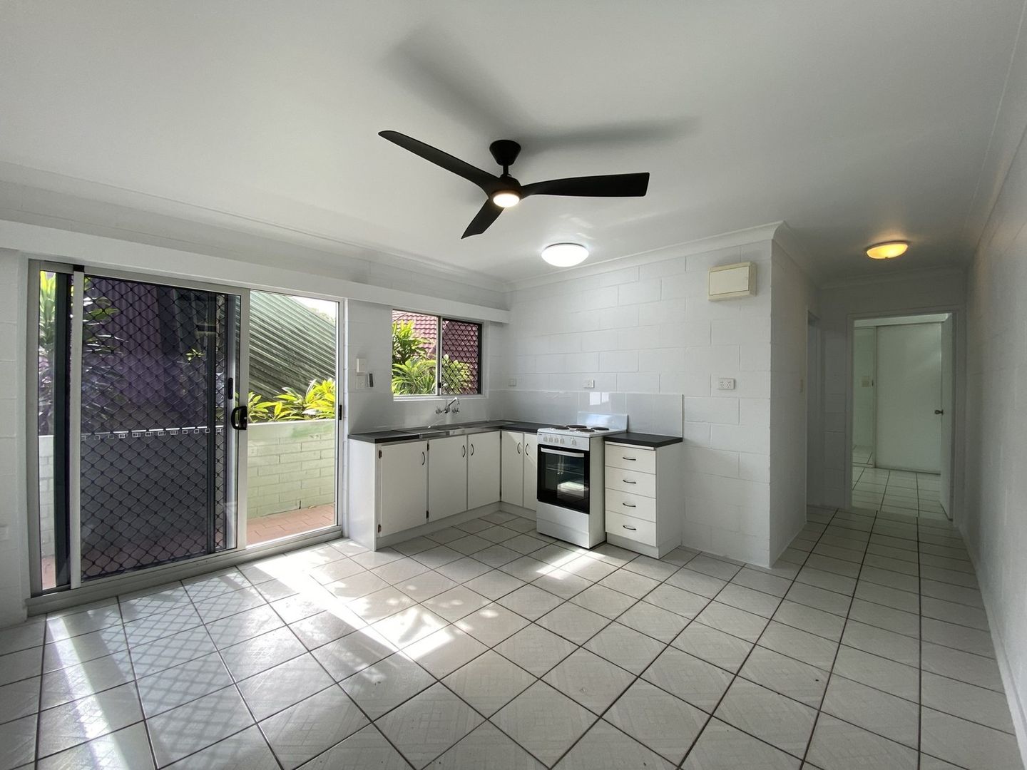 11/248 Sheridan Street, Cairns North QLD 4870, Image 2