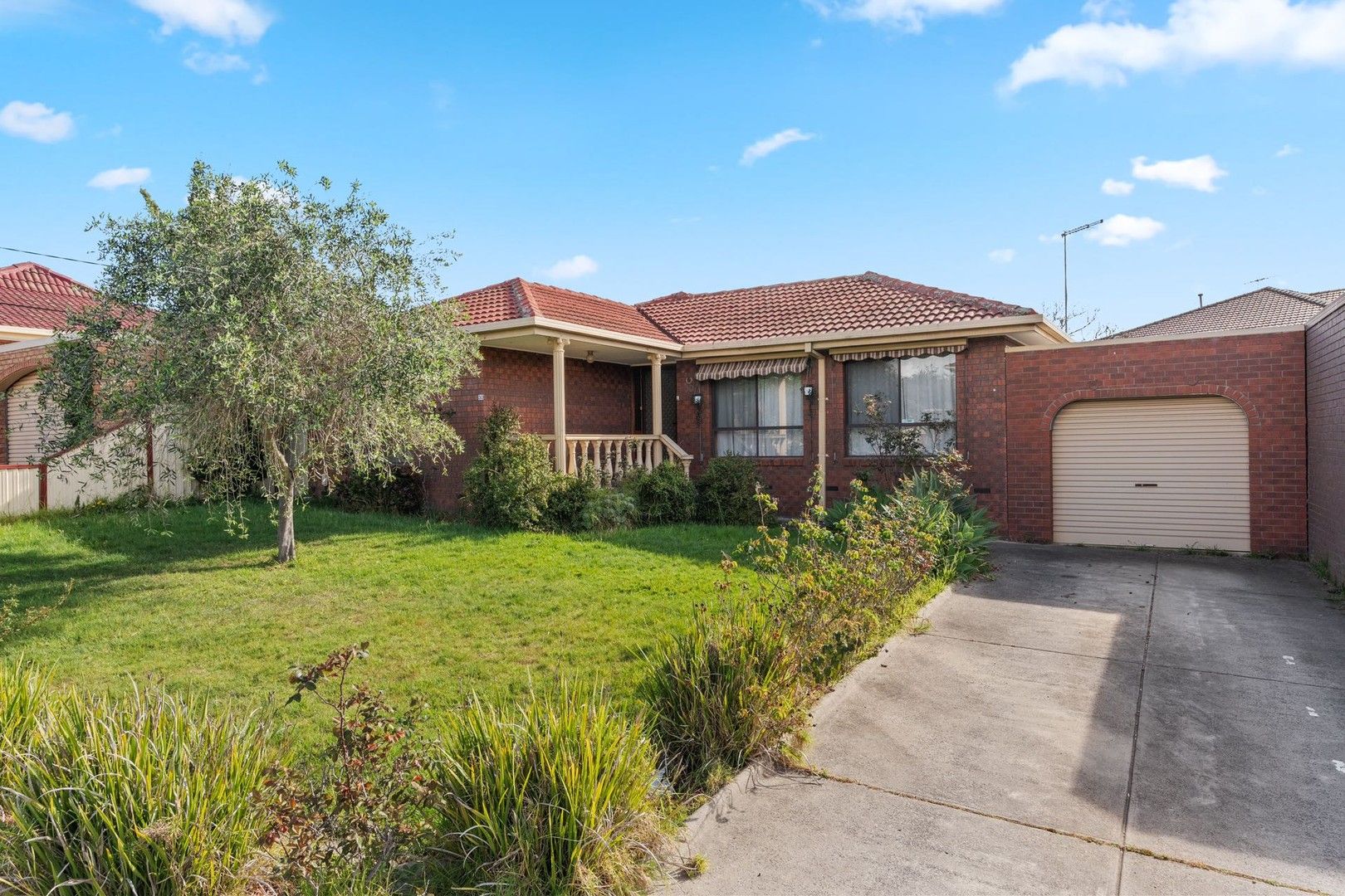 4 bedrooms House in 30 Sandalwood Dr OAKLEIGH SOUTH VIC, 3167