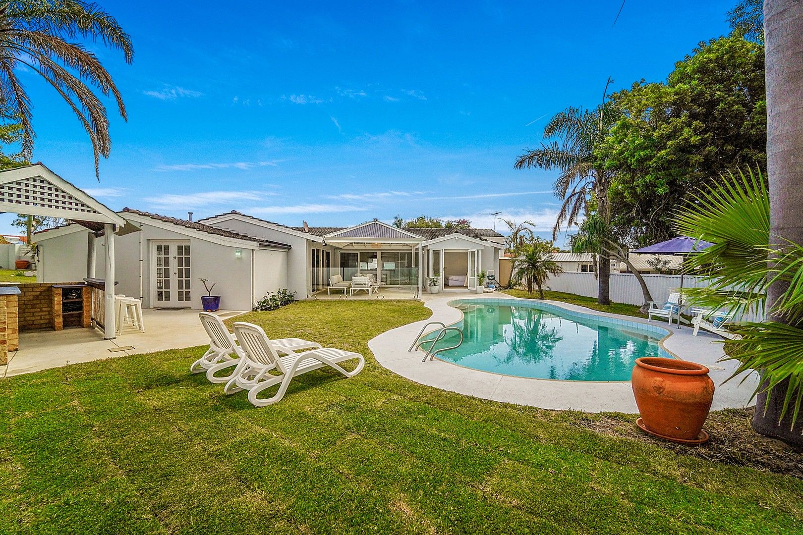 4 bedrooms House in 45 Nautilus Way KALLAROO WA, 6025